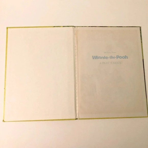 Vintage 1976 Walt Disneys Winnie The Pooh A Tight Squeeze  Golden Book - Picture 5 of 14